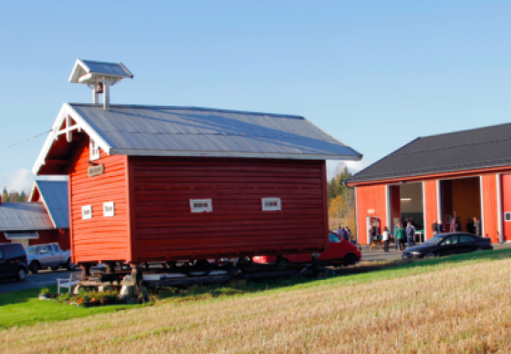 GAMMELT OG NYTT: Tre har tradisjonelt vært byggematerialet på gårder. Det bør det fortsatt være, mente arrangørene av fagdagen. Foto Astri Kløvstad